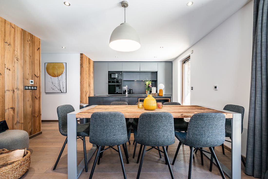 Chamonix accommodation - Apartment Eyong - Contemporary kitchen in luxury family apartment Eyong Chamonix