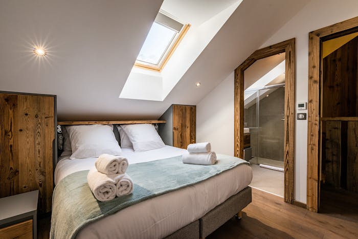 Luxury double ensuite bedroom private bathroom ski Chalet Herzog Chamonix