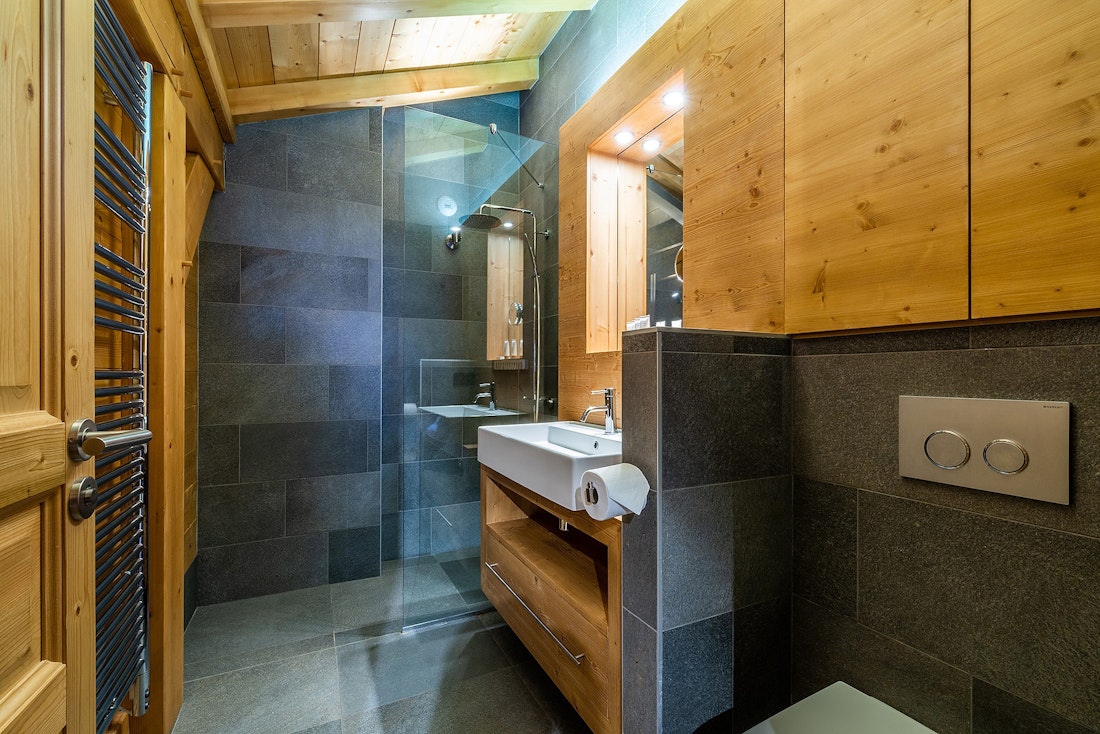 Modern bathroom walk-in shower hotel services chalet Abachi Les Gets