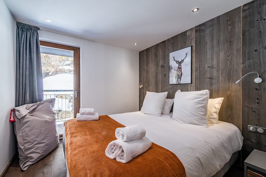 Chamonix accommodation - Apartment Ravanel - Luxury double ensuite bedroom with private bathroom at ski Chalet Ravanel in Chamonix