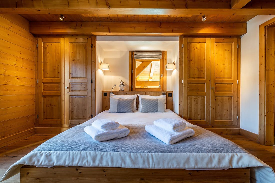 Les Gets accommodation - Chalet Abachi - Luxury double ensuite bedroom with private bathroom at alps chalet Abachi in Les Gets