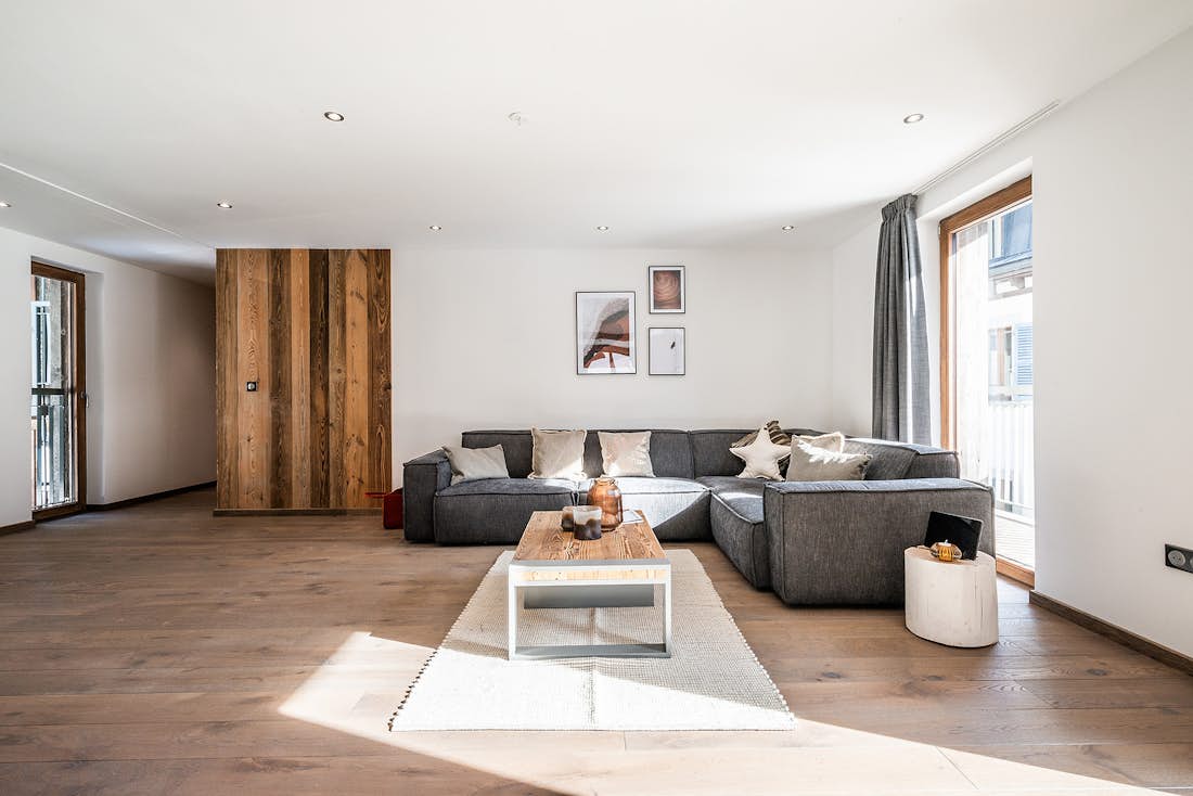 Chamonix accommodation - Apartment Ruby - Opulent open plan living room in luxury family apartment Ruby Chamonix