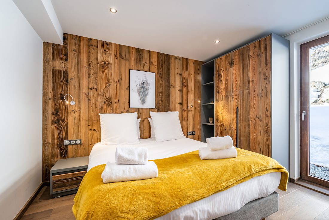 Luxury double ensuite bedroom at family apartment Eyong Chamonix