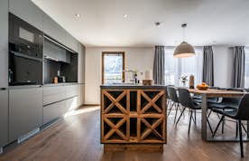 Chamonix accommodation - Apartment Ravanel - Spacious fully equipped kitchen luxury ski Chalet Ravanel Chamonix