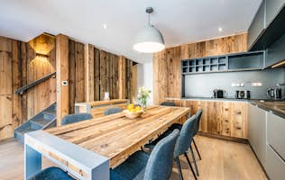 Chamonix accommodation - Chalet Herzog - Design fully equipped kitchen luxury family Chalet Herzog Chamonix