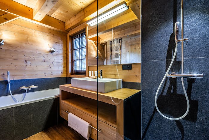 Contemporary bathroom bath walk-in shower tub ski chalet Abachi Les Gets