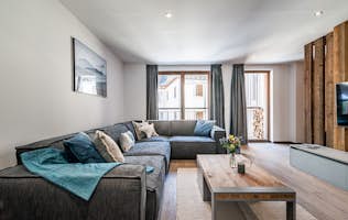 Chamonix accommodation - Chalet Herzog - Modern living room luxury family Chalet Herzog Chamonix