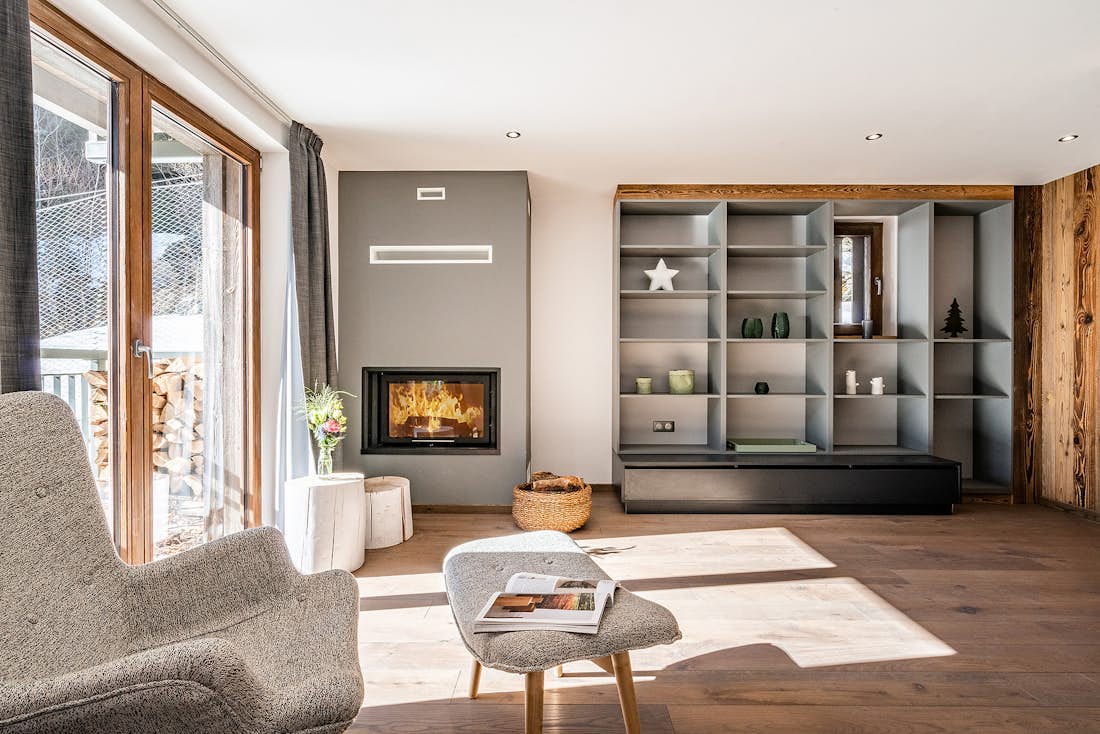 Salon cheminée chalet de luxe familial Badi Chamonix
