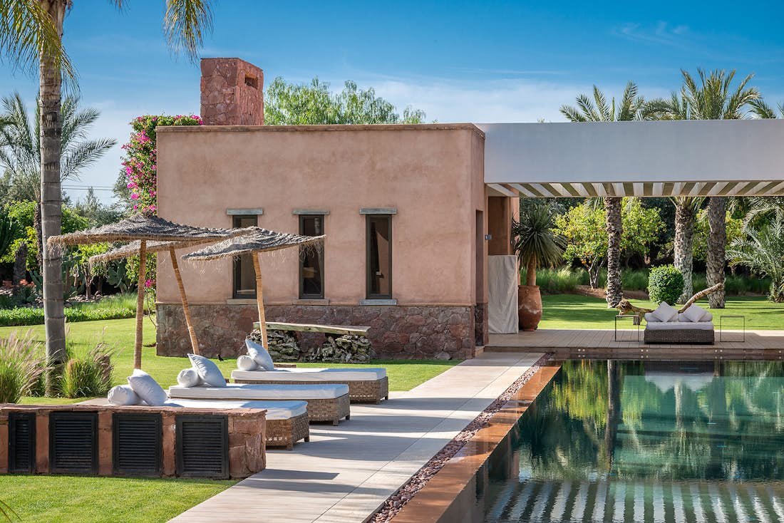 Private pool with raffia sunbeds at Zagora private villa in Marrakech