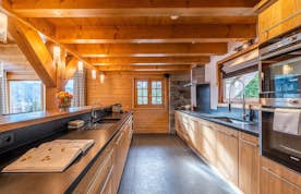 Les Gets accommodation - Chalet Abachi - Comtemporary fully equipped kitchen luxury hotel services chalet Abachi Les Gets