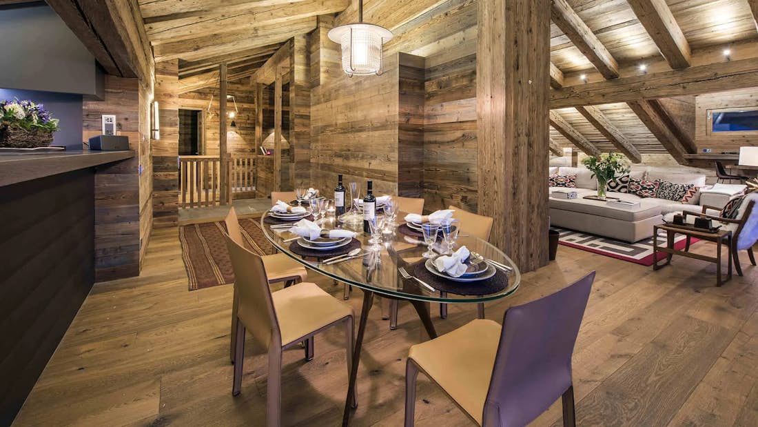 Verbier location - Penthouse Place Blanche II - Lovely kitchen and dining area  with views in apartment Place blanche 2 in Verbier 
