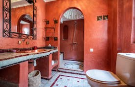 Bathroom with shower at Adilah riad in Marrakech