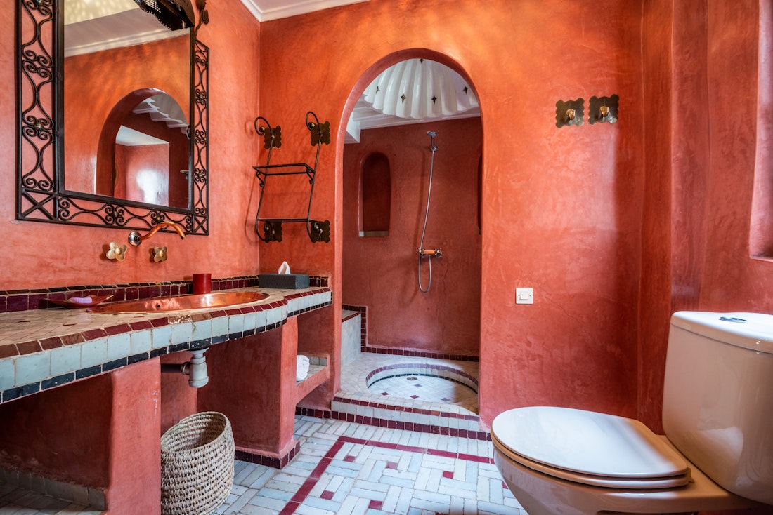 Bathroom with shower at Adilah riad in Marrakech