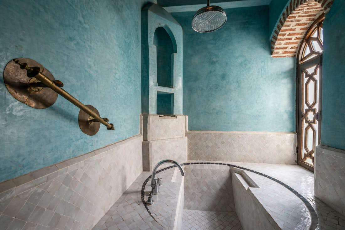 Moroccan tiles bathtub of Adilah riad in Marrakech