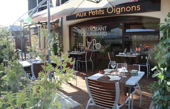 Terrasse restaurant Aux Petits Oignons  Carroz