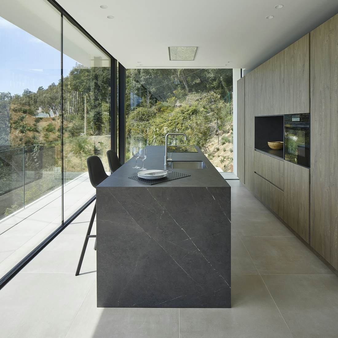 Costa Brava alojamiento - Casa Pere - Contemporary designed kitchen in Mountain views villa Casa Pere in Costa Brava
