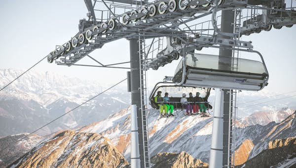 Group ski trip Morzine Emerald Stay