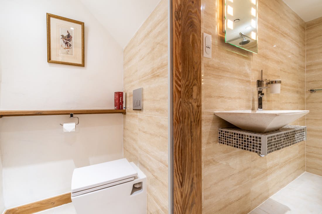 Chambre double moderne salle de bain chalet La Ferme de Margot Morzine