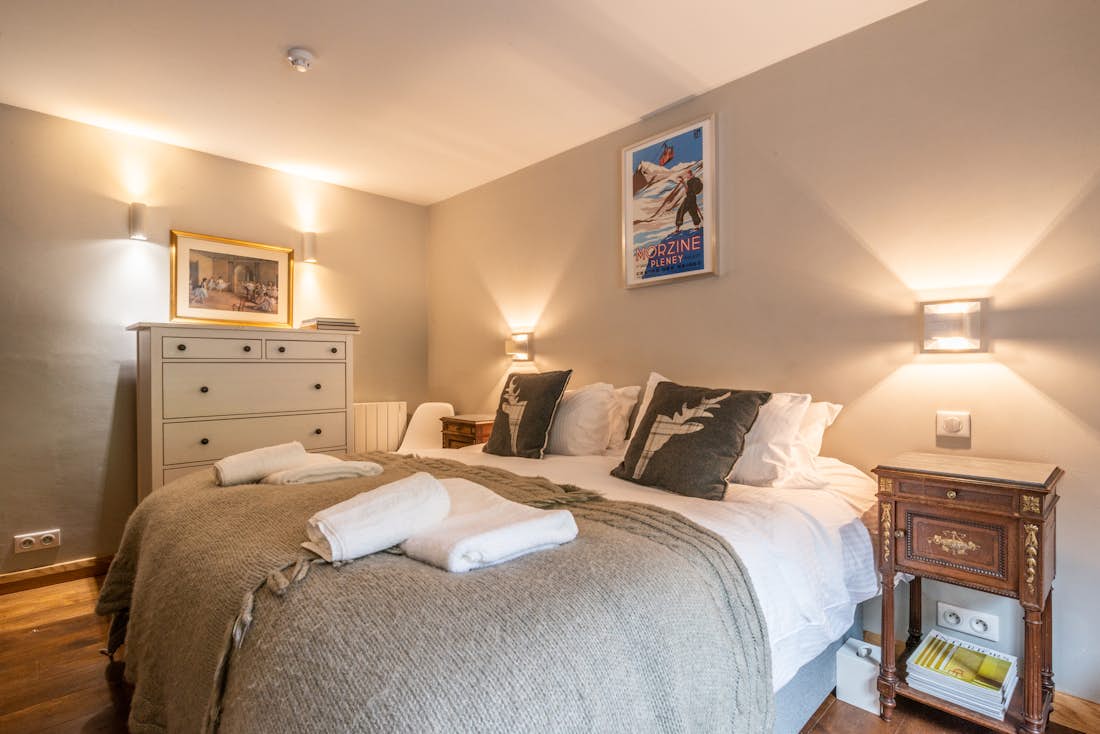 Morzine accommodation - La Ferme de Margot - Luxury double ensuite bedroom at hot tub chalet La Ferme de Margot Morzine