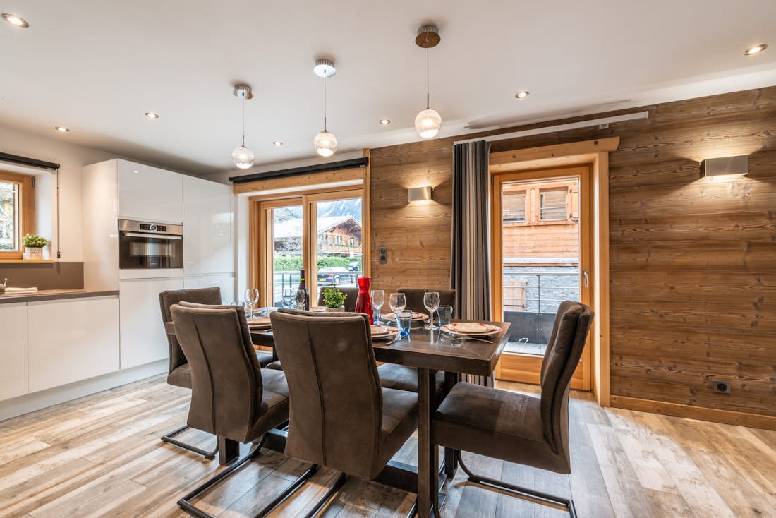 Comtemporary fully equipped kitchen luxury ski apartment Ourson Morzine
