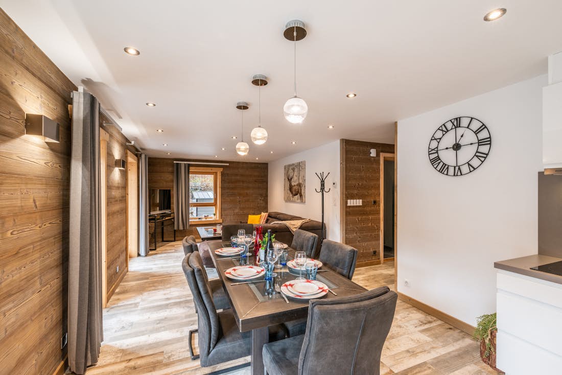 Morzine accommodation - Apartment Ourson - Contemporary dining room at the luxury ski apartment Ourson in Morzine