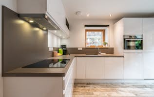 Morzine accommodation - Apartment Ourson - Comtemporary fully equipped kitchen luxury ski apartment Ourson Morzine