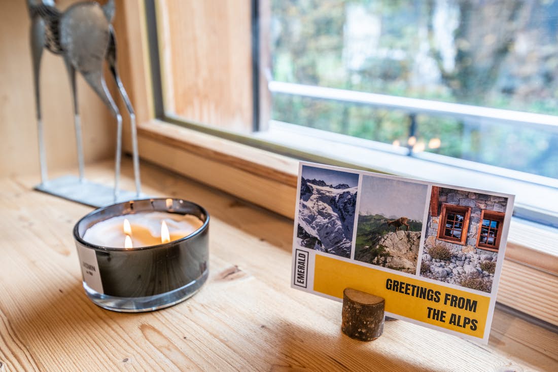 Morzine accommodation - Apartment Ourson - Jasmin candle with a postcard at the luxury ski apartment Ourson in Morzine