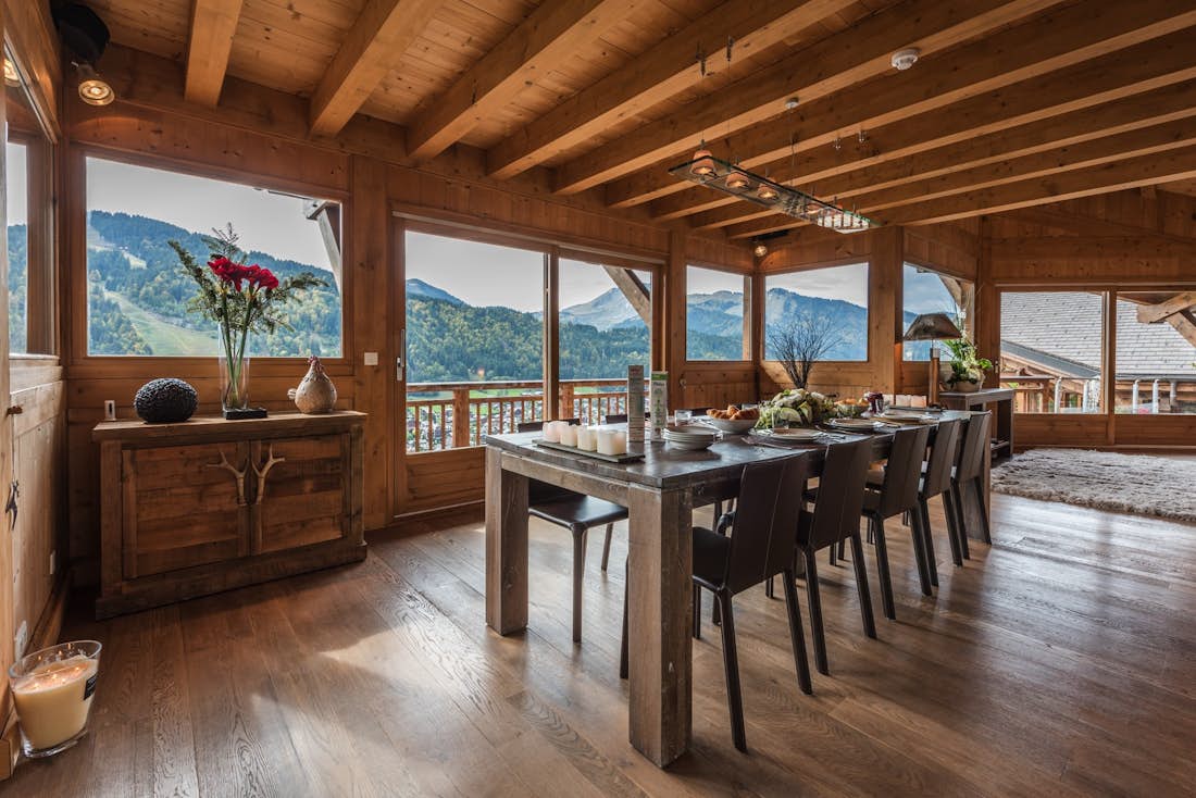 Large dining room mountains views eco-friendly chalet Omaroo I Morzine
