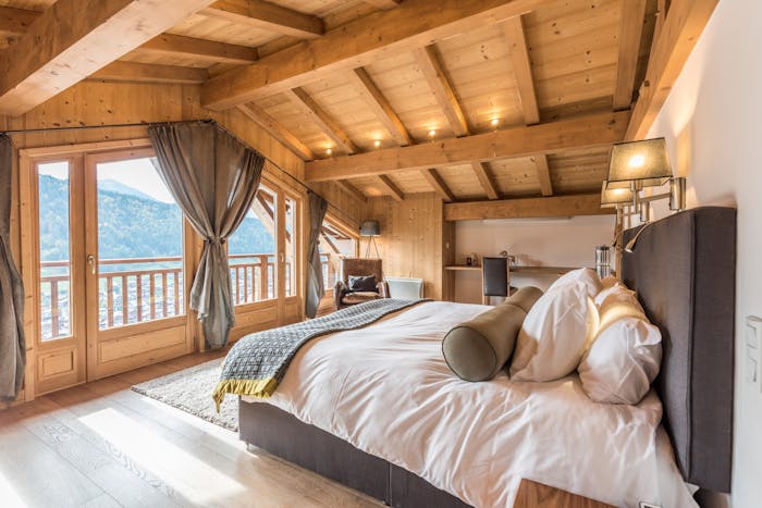 Luxury wooden double ensuite bedroom at sauna chalet Omaroo II Morzine