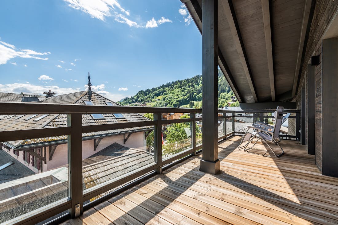 Large wooden terrace views alpine forest hotel services apartment Ozigo Les Gets 