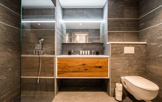 Les Gets accommodation - Apartment Ozigo - Contemporary bathroom walk-in shower eco-friendly apartment Ozigo Les Gets