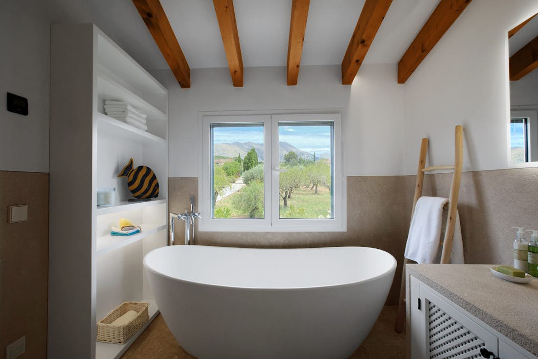 Mallorca accommodation - Ca Na Bennassar - Luxury double ensuite bedroom at Mountain views villa Can Benassar in Mallorca