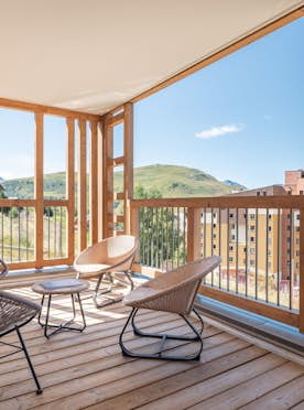 Alpe d’Huez location - Appartement Vallejo - Un salon spacieux dans appartement de luxe Fagus aux pieds des pistes à Alpe d'Huez Alpe d’Huez location - Appartement Vallejo - Ssalon spacieux appartement de luxe Fagus pieds des pistes Alpe d'Huez