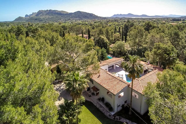 Rent Can Barracuda luxury villa in Mallorca