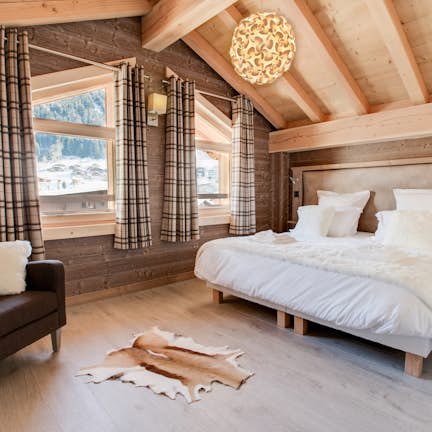 Apartment in Morzine for 11 people | Emerald Stay