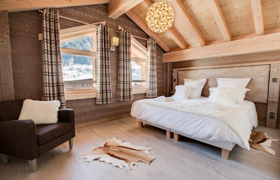 Apartment in Morzine for 11 people | Emerald Stay