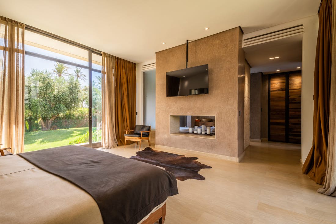 Contemporary en-suite with TV at Zagora private villa in Marrakech