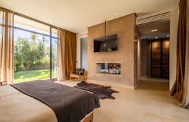 Contemporary en-suite with TV at Zagora private villa in Marrakech
