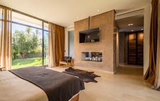 Marrakech accommodation - Villa Zagora - Contemporary en-suite with TV at Zagora private villa in Marrakech
