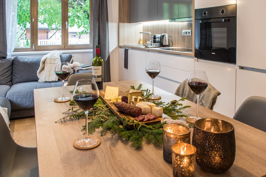 Morzine location - Appartement Ipê - Une salle à manger cosy dans l'appartement de luxe familial Ipê à Morzine