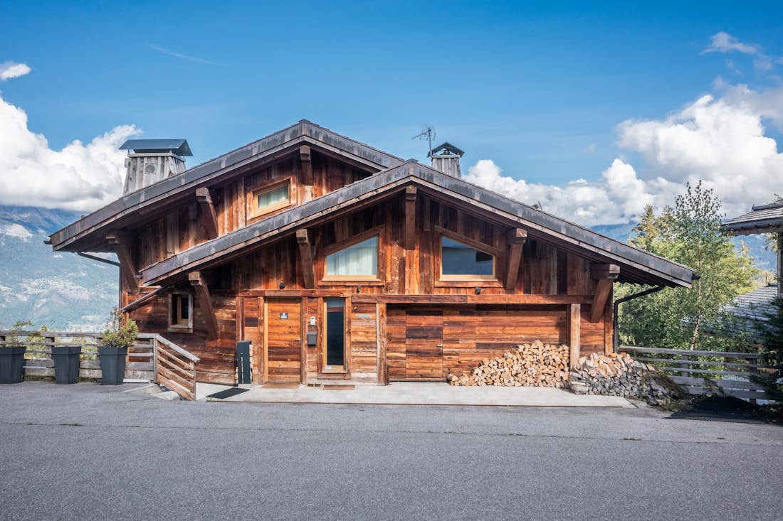 Combloux accommodation - Chalet Purdey - Exterior Chalet Purdey with mountain views in Combloux