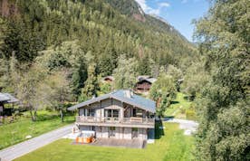 Chamonix accommodation - Chalet Jatoba - Exterior of the building with landscape views ski chalet Jatoba Chamonix Chamonix accommodation - Chalet Jatoba - Exterior building landscape views ski chalet Jatoba Chamonix