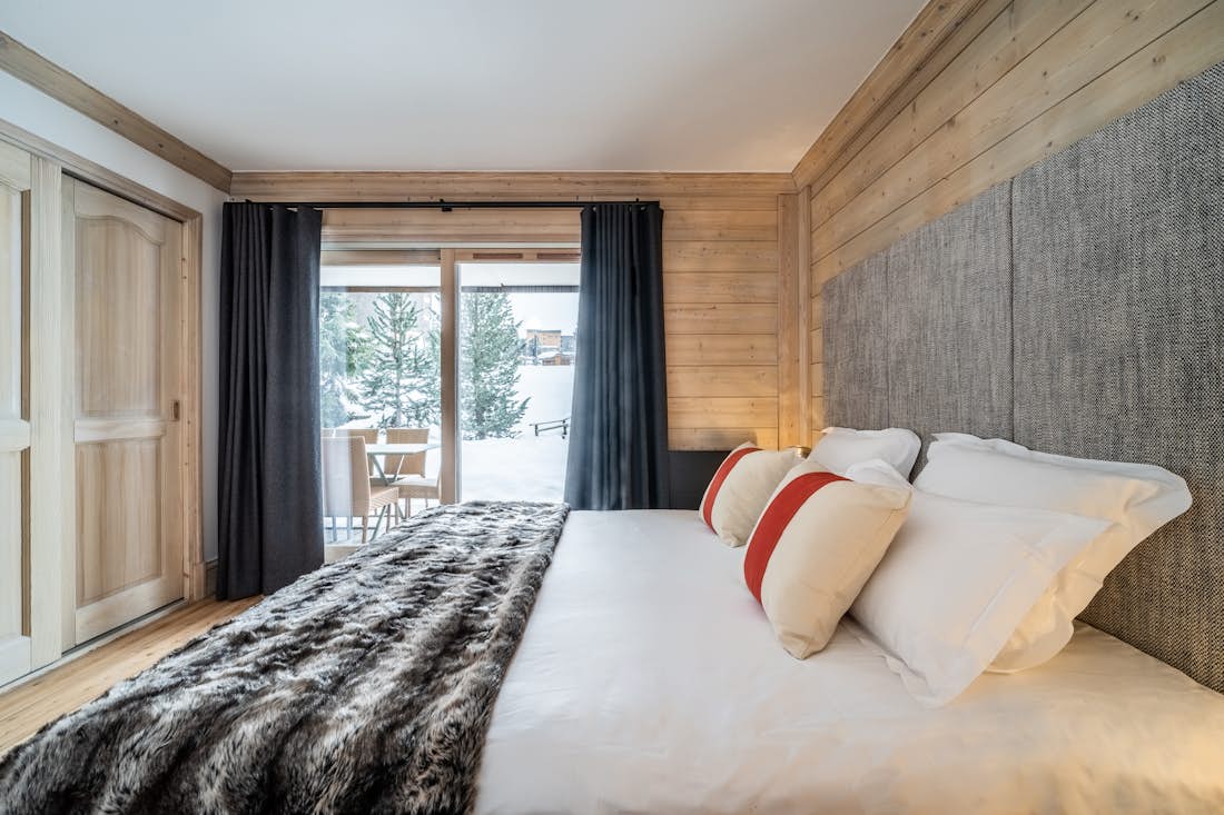 Courchevel accommodation - Apartment Mirador 1850 A - Luxury double ensuite bedroom at ski in ski out apartment Mirador 1850 A Courchevel 1850