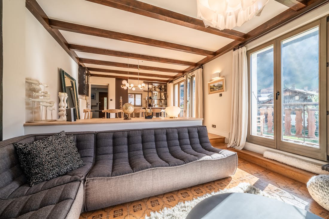 Morzine accommodation - Chalet La Rose de Clairiere  - Living room with mountain views family in Chalet La Rose en Clairiere Morzine