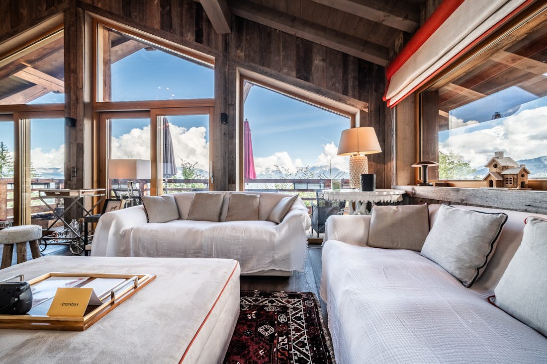 Combloux location - Chalet Purdey - Salon confortable dans le appartement Cortirion vues sur la montagne à Megève