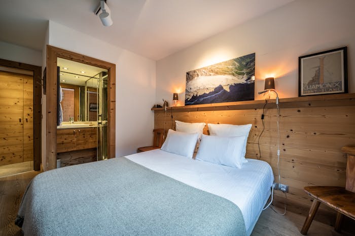 Chambre double confortable vue paysage appartement de luxe terrasse privée  Valvisons Les Houches