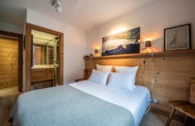 Chambre double confortable vue paysage appartement de luxe terrasse privée  Valvisons Les Houches
