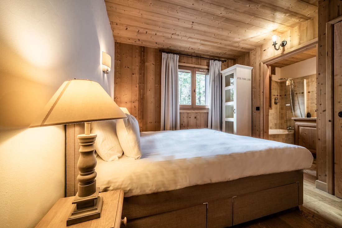 Chamonix accommodation - Chalet Olea  - Luxury double ensuite bedroom at ski chalet Olea Chamonix