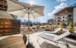 Chamonix alojamiento - Le Gui - Outdoor terrace  with views at apartment Le Gui in Chamonix Chamonix alojamiento - Le Gui - Outdoor terrace views Apartment Le Gui Chamonix