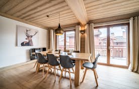 Belle salle à manger ouverte appartement de luxe ski Cervino Courchevel Moriond